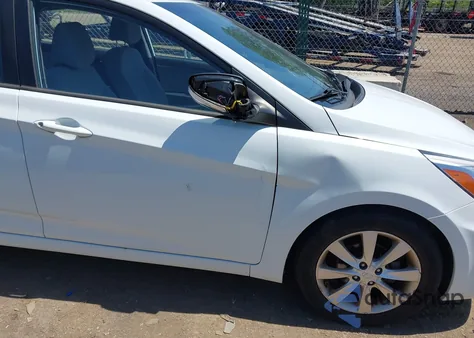 2014 Hyundai Accent Se z USA, uszkodzony, nr VIN KMHCU5AE4EU171645
